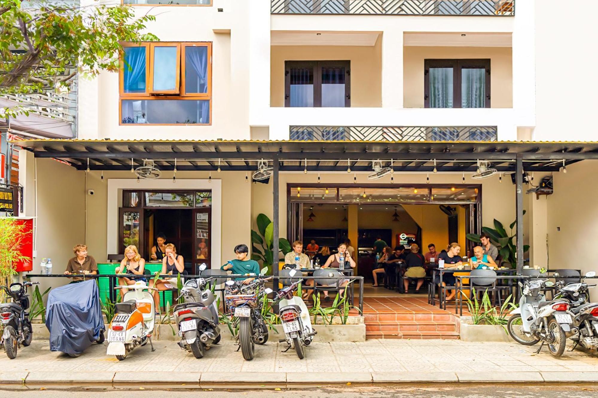 Harmony Old Town Hostel And Pool Bar Hoi An Esterno foto